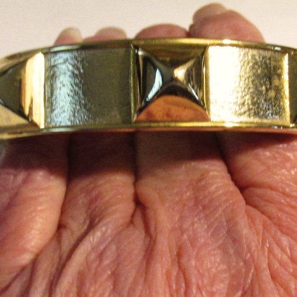 lot of 4 Rhinestone ornate Scroll Work Bangle Bracelets - Picture 9 of 10